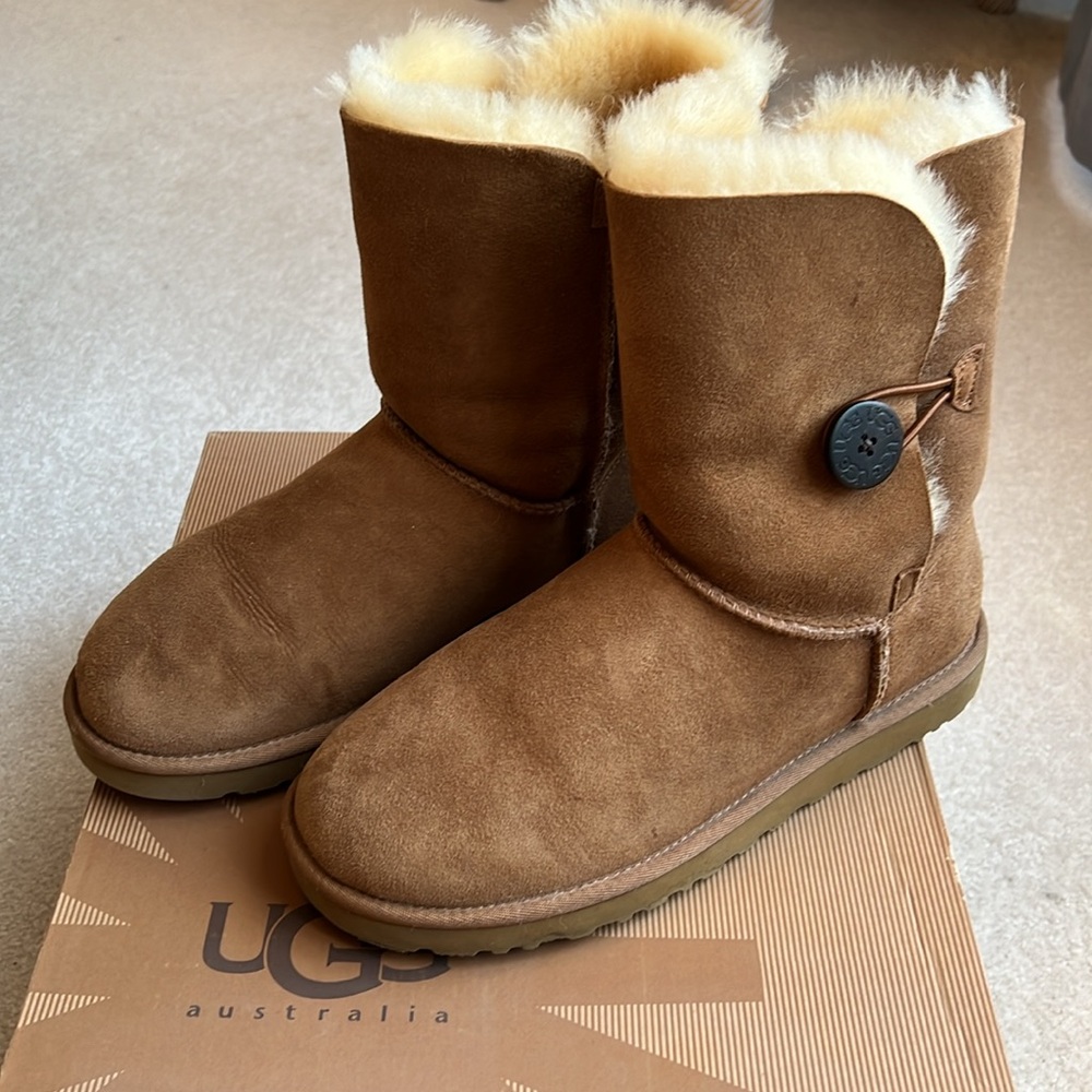 Ugg Bailey Button Boot Chestnut 9 - image 1